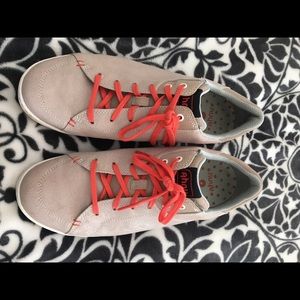 Comfort fashion sneakers